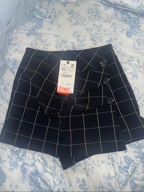 Zara Black Windowpane Button Skort
